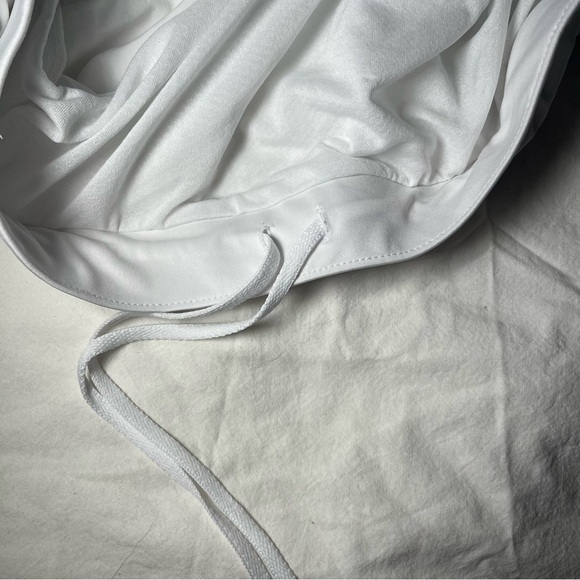 Under Armour Women's White Athletic Shorts XL - Picture 14 of 16